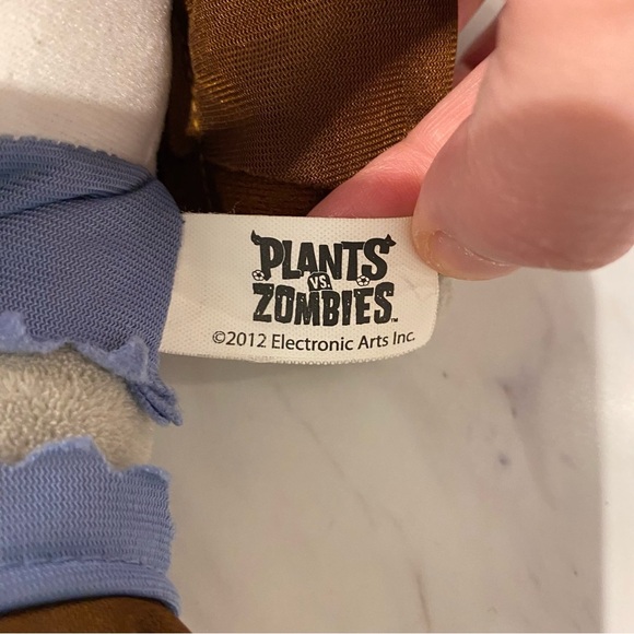 Plants vs Zombies 10” Zombie Stuffed Plush Toy - Picture 6 of 7